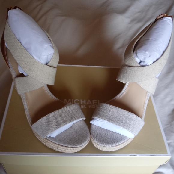 "New" Michael Kors Prue Wedges - Picture 8 of 10